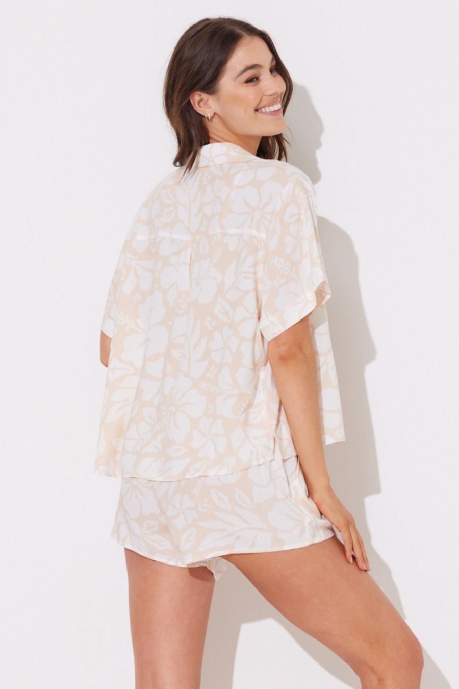 Women Ocean Drive | Sand Retro Hawaiian Print Short Sleeve Button Up